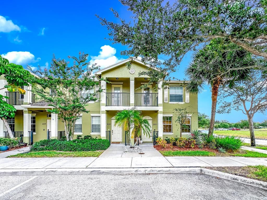 Photo of 2121 SE Glen Ridge Drive, Port Saint Lucie, FL 34952 (MLS # R10996603)