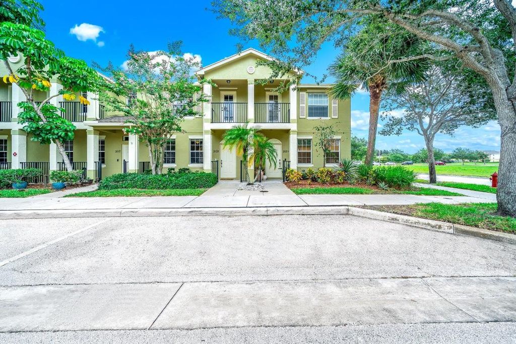 Photo of 2121 SE Glen Ridge Drive, Port Saint Lucie, FL 34952 (MLS # R10996603)