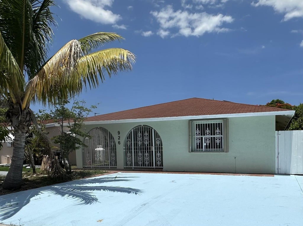 Photo of 926 N C Street, Lake Worth Beach, FL 33460 (MLS # B26062202)