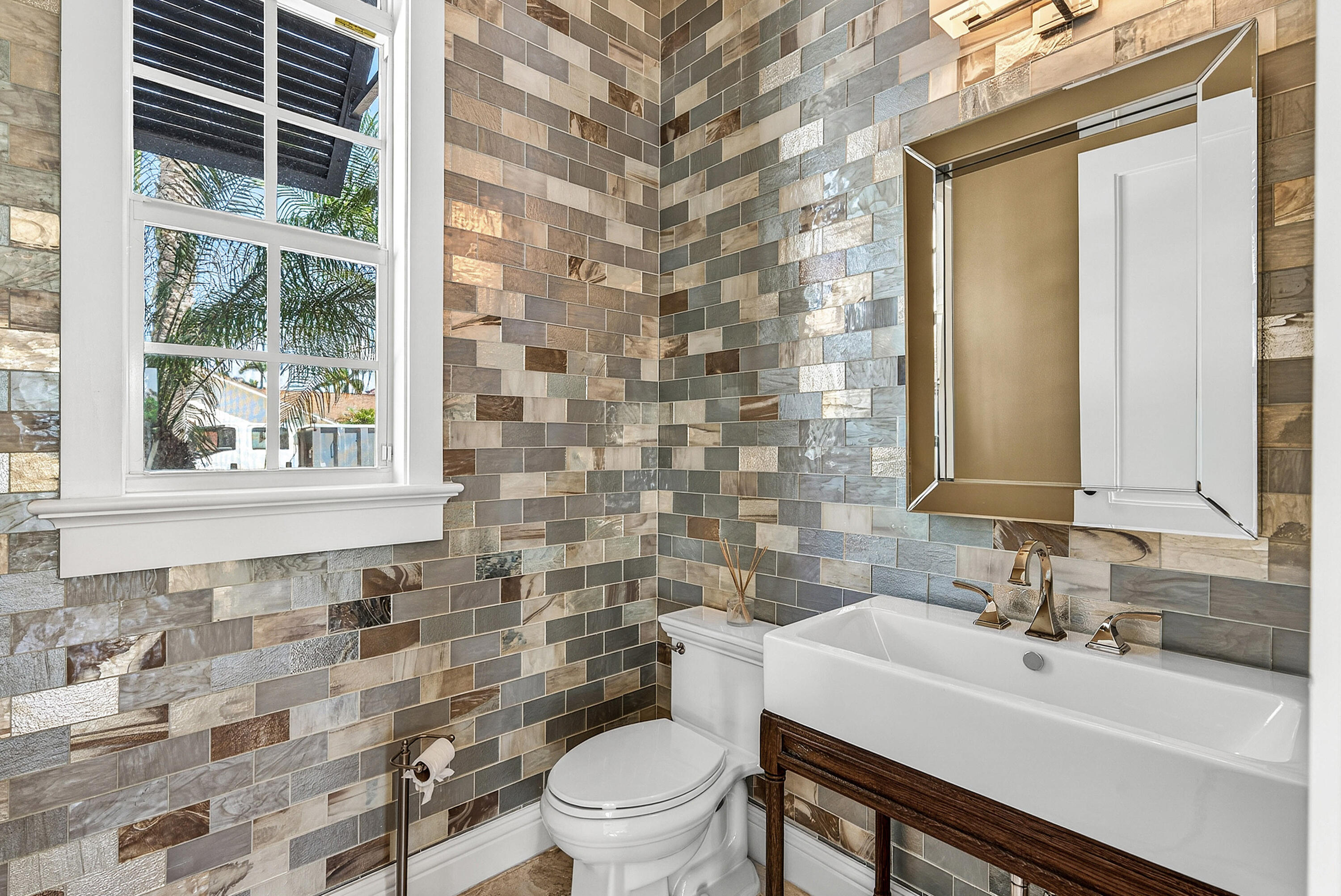 TROPIC ISLE - Residential