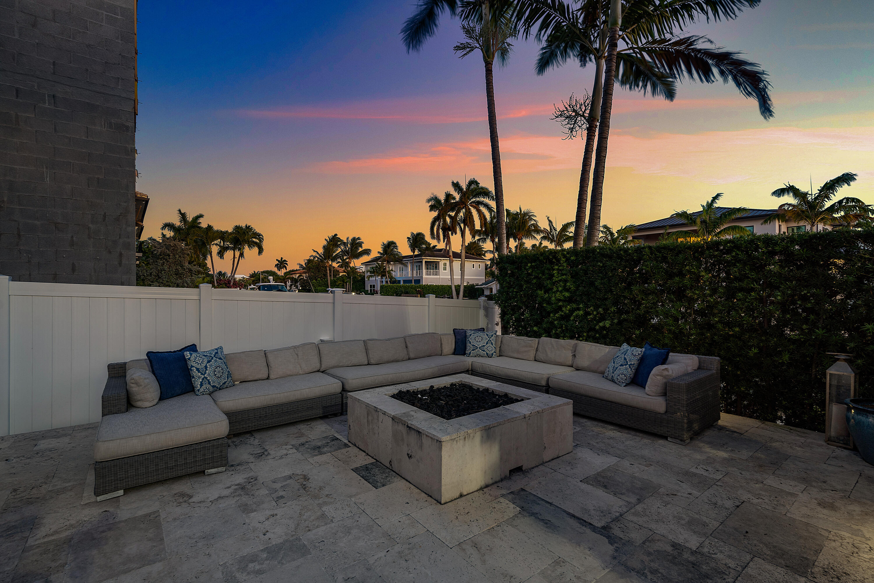 TROPIC ISLE - Residential