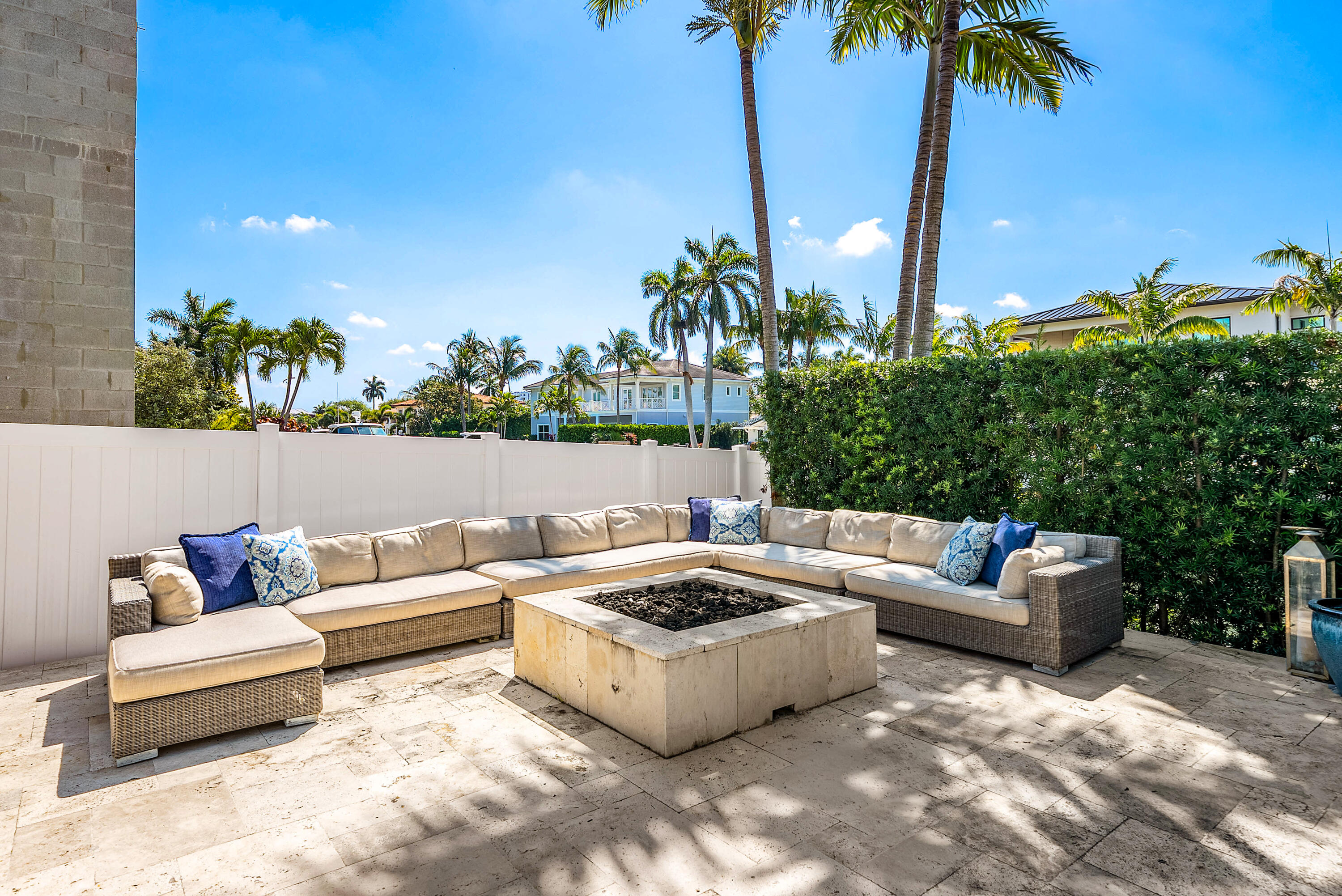 TROPIC ISLE - Residential