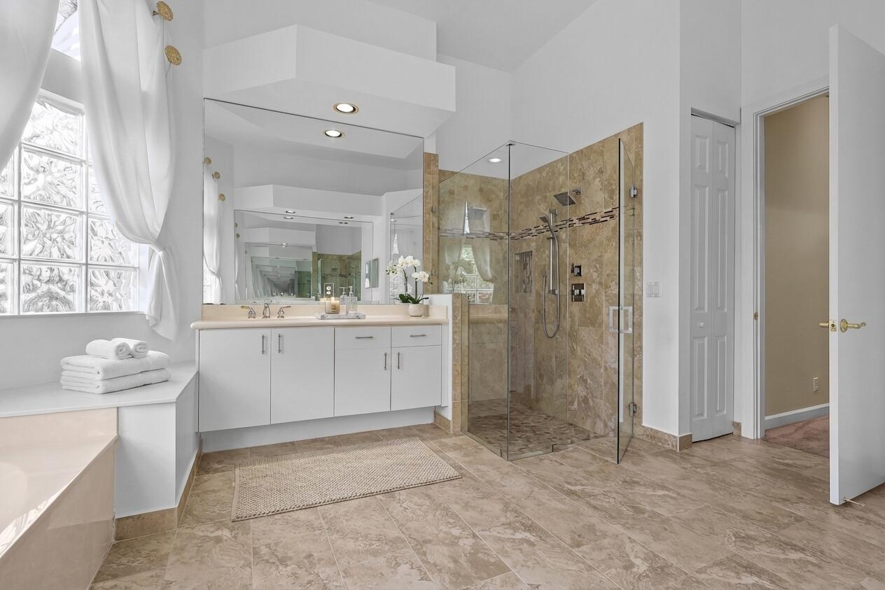 WYNDHAM LAKES CENTRAL - Residential