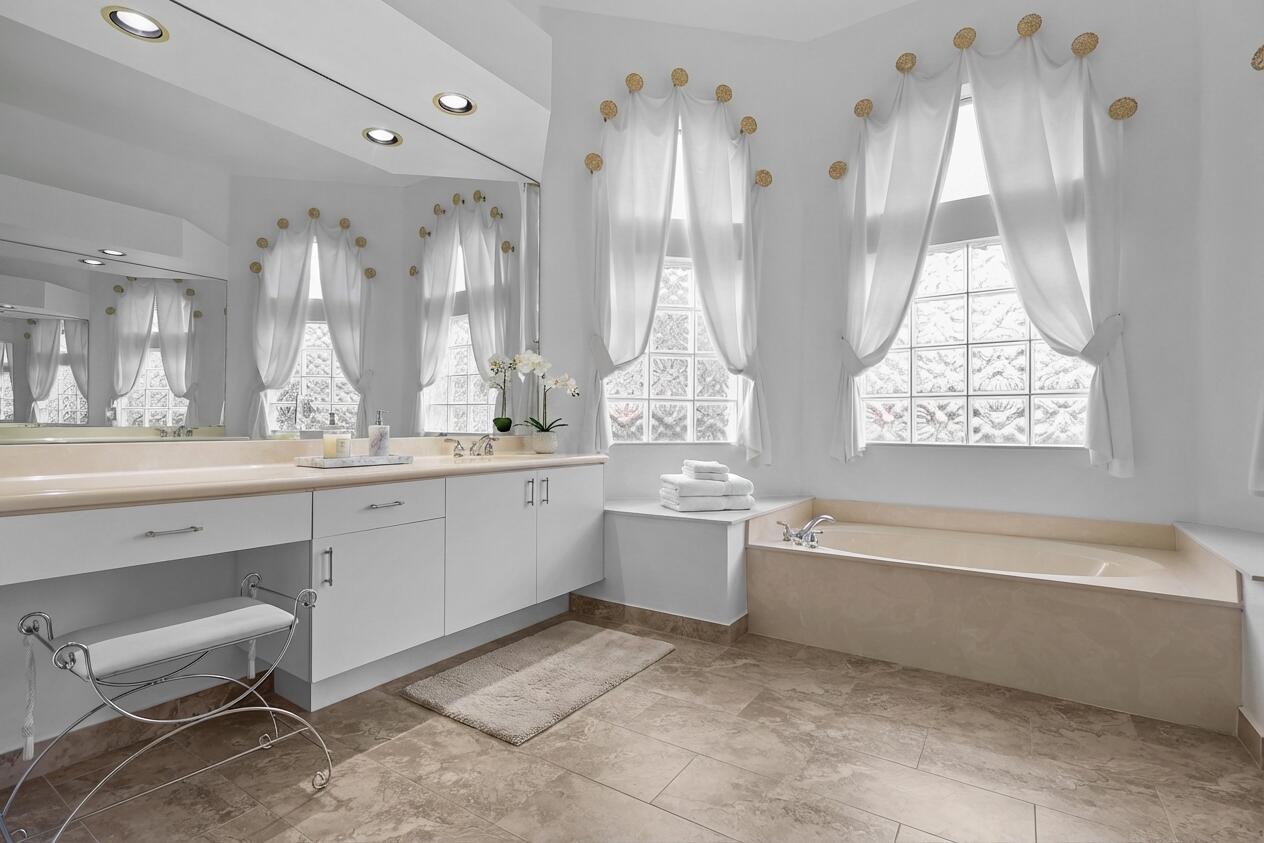 WYNDHAM LAKES CENTRAL - Residential