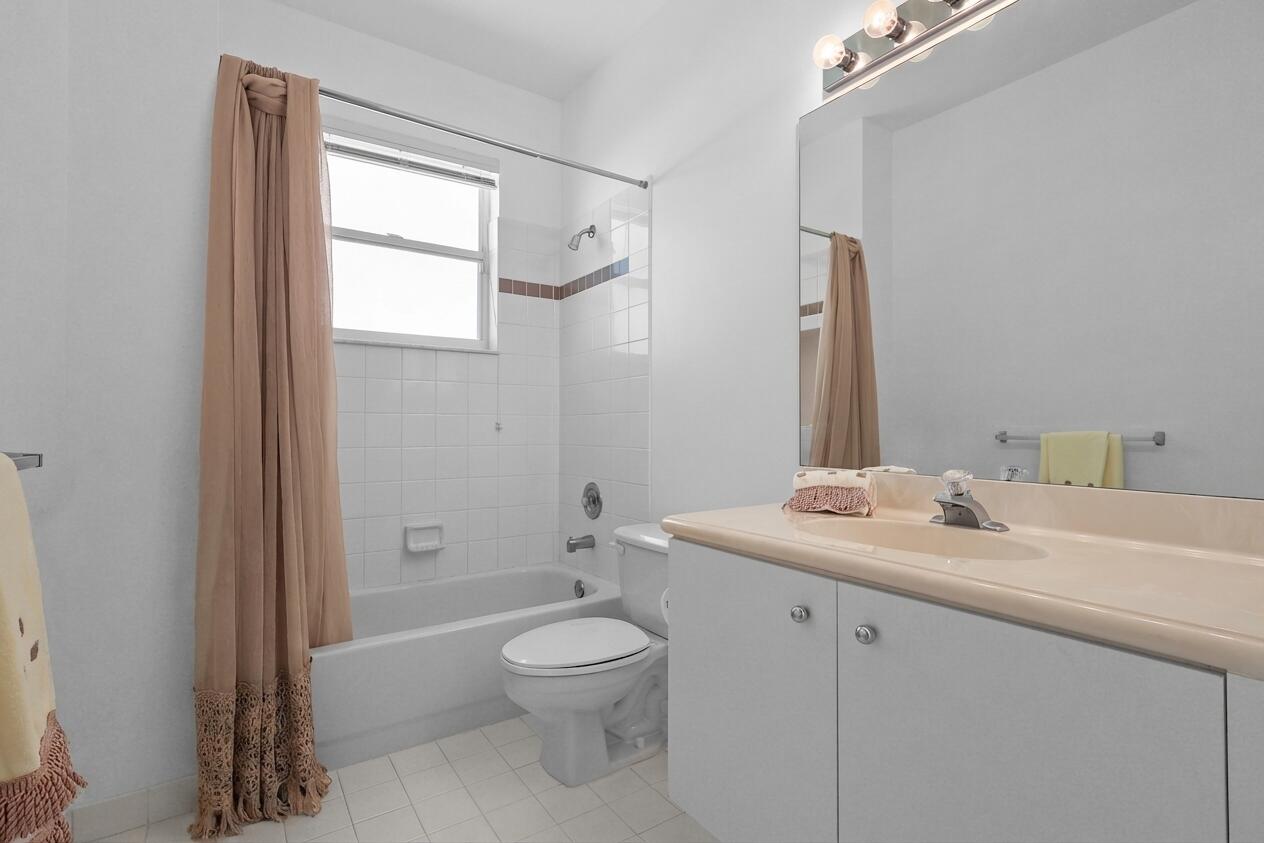 WYNDHAM LAKES CENTRAL - Residential