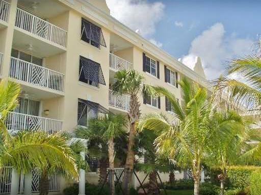 Beautiful, light and bright, 2 bed 2 bath, ground floor and corner unit In Bermuda cay Intracoastal community. With rare Deeded covered parking space. Community Pool, gym and clubhouse, overlooking the Intracoastal water ways!