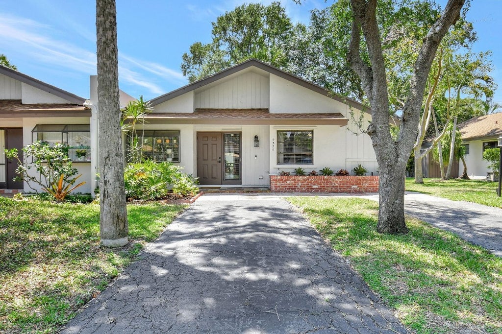 Photo of 4320 N Palm Forest Drive #4320, Delray Beach, FL 33445 (MLS # F10435831)