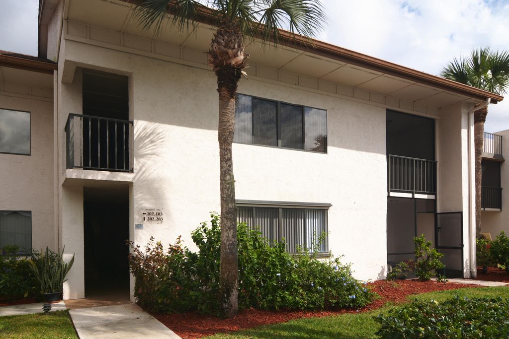 Photo of 3500 Twin Lakes Terrace #202, Fort Pierce, FL 34951 (MLS # R10773593)