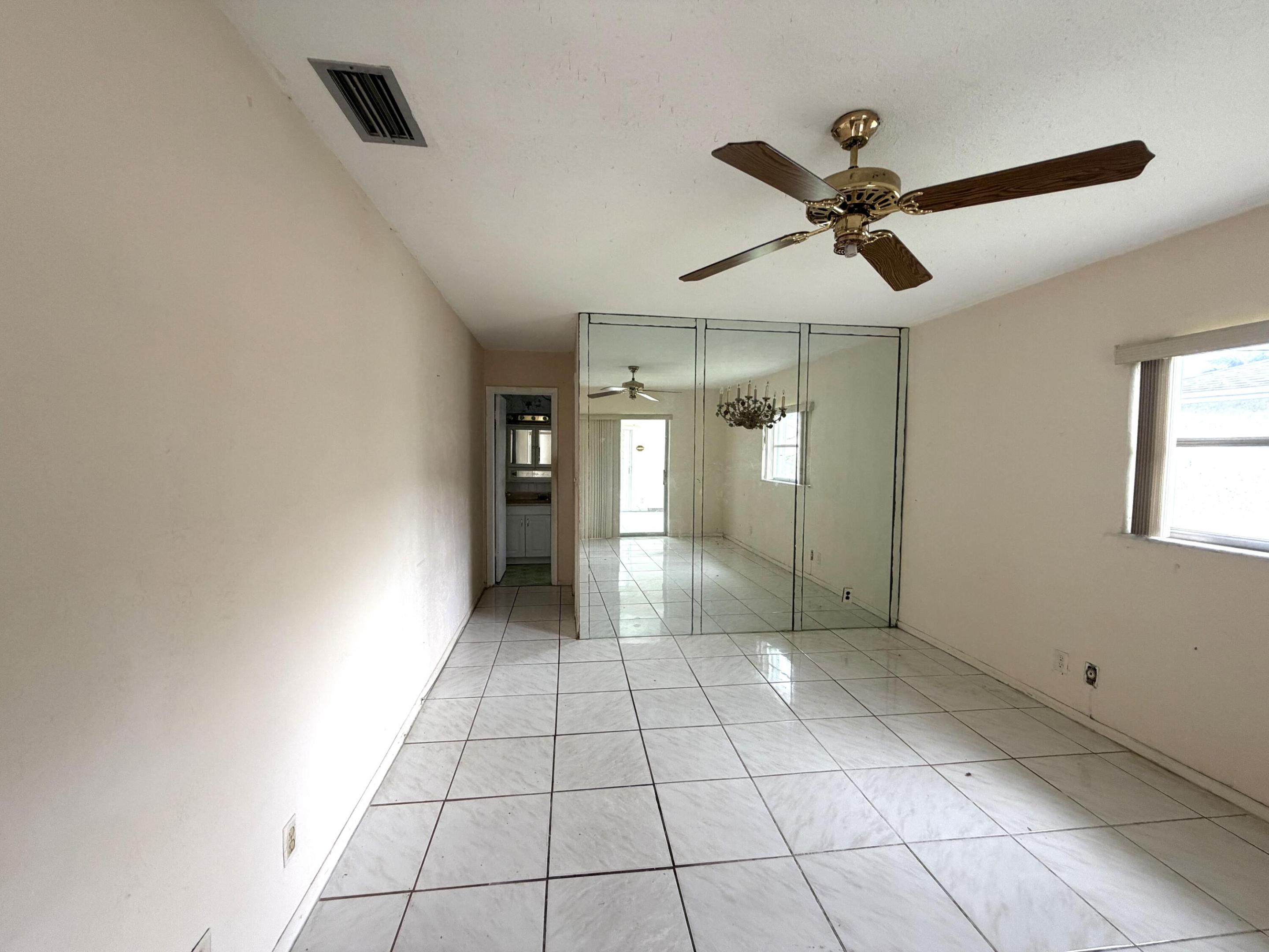 9210 NW 73rd Street, Tamarac, FL, 33321/$356,000 4 9210 NW 73rd Street