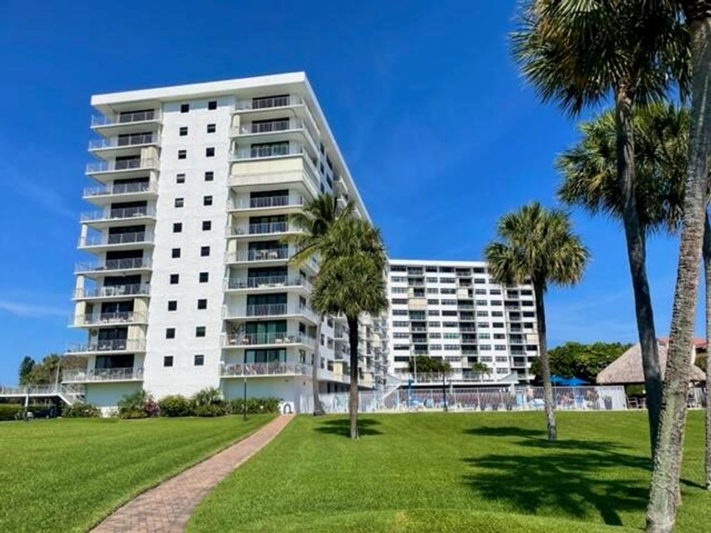 Photo of 336 Golfview Road #515, North Palm Beach, FL 33408 (MLS # R10870056)