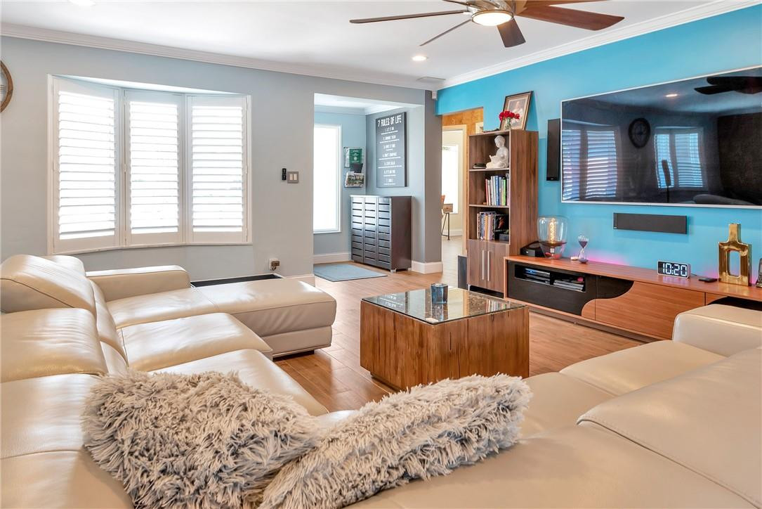 IMPERIAL POINT 5 SEC - Residential Lease