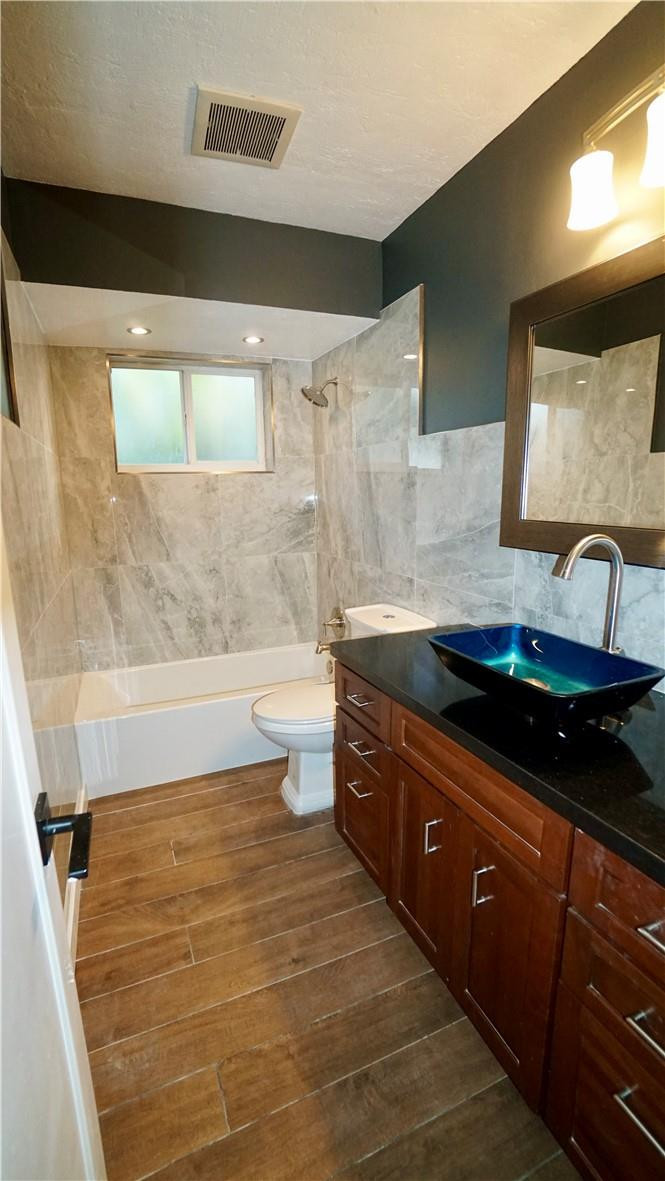 IMPERIAL POINT 5 SEC - Residential Lease