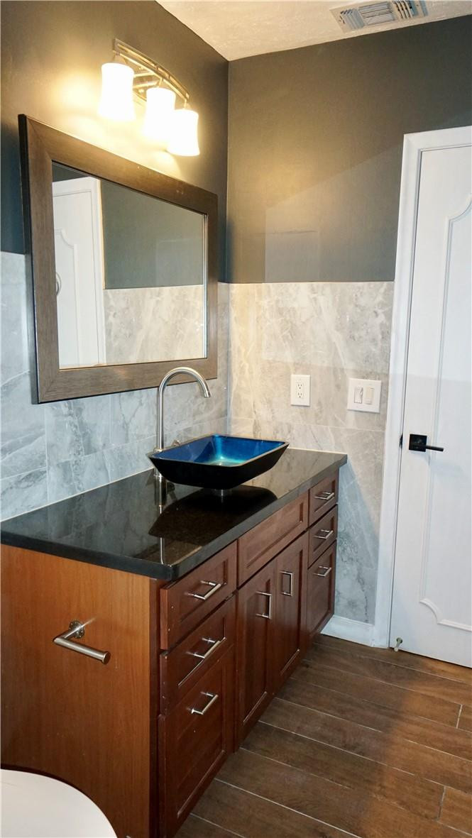 IMPERIAL POINT 5 SEC - Residential Lease