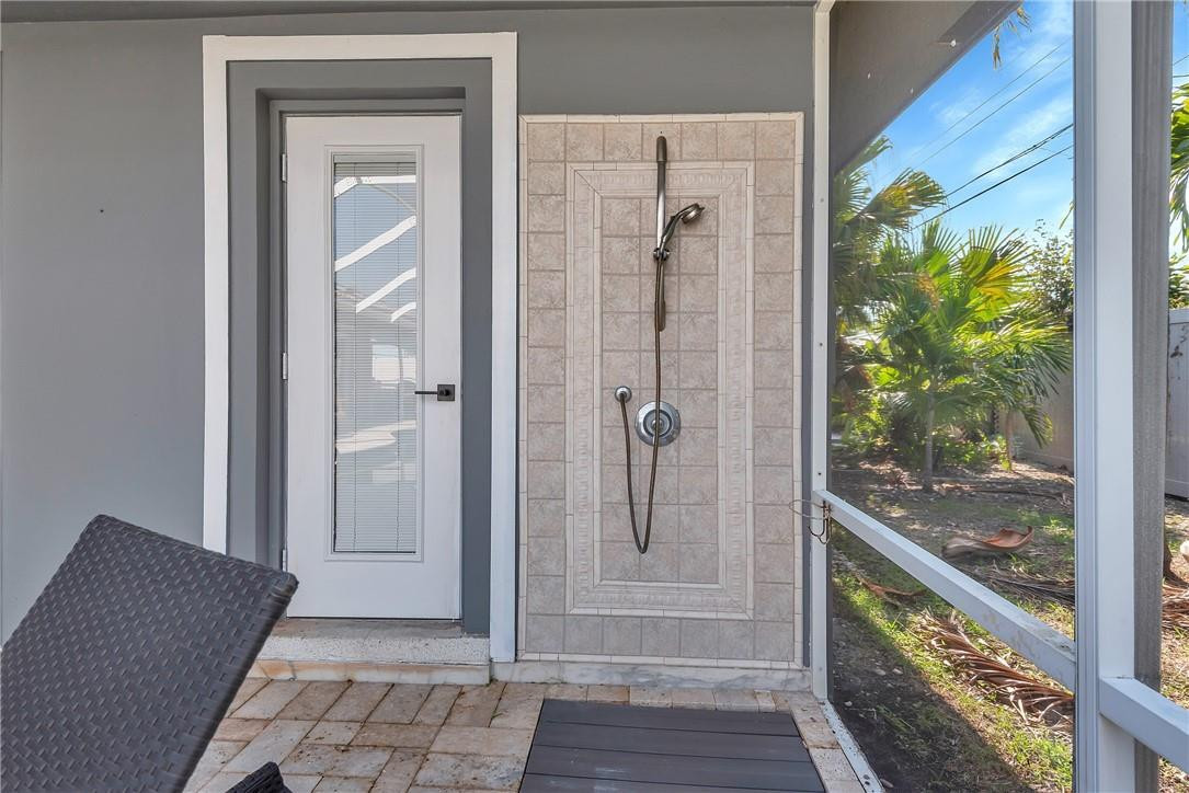 IMPERIAL POINT 5 SEC - Residential Lease