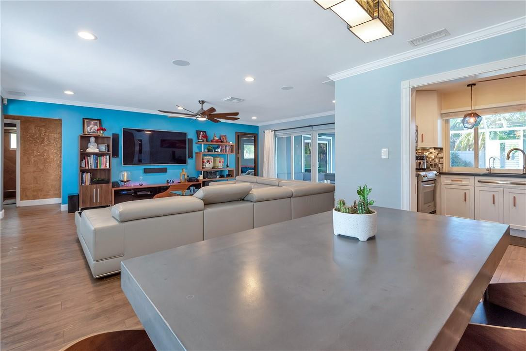 IMPERIAL POINT 5 SEC - Residential Lease