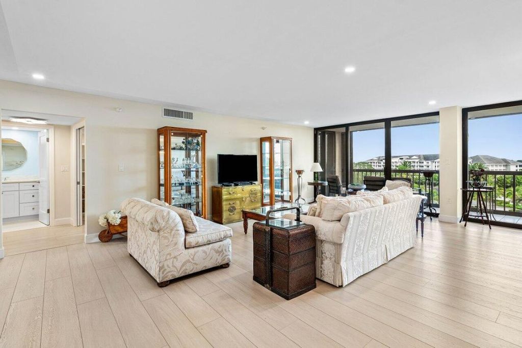 Photo of 2450 Presidential Way #607, West Palm Beach, FL 33401 (MLS # R11158379)