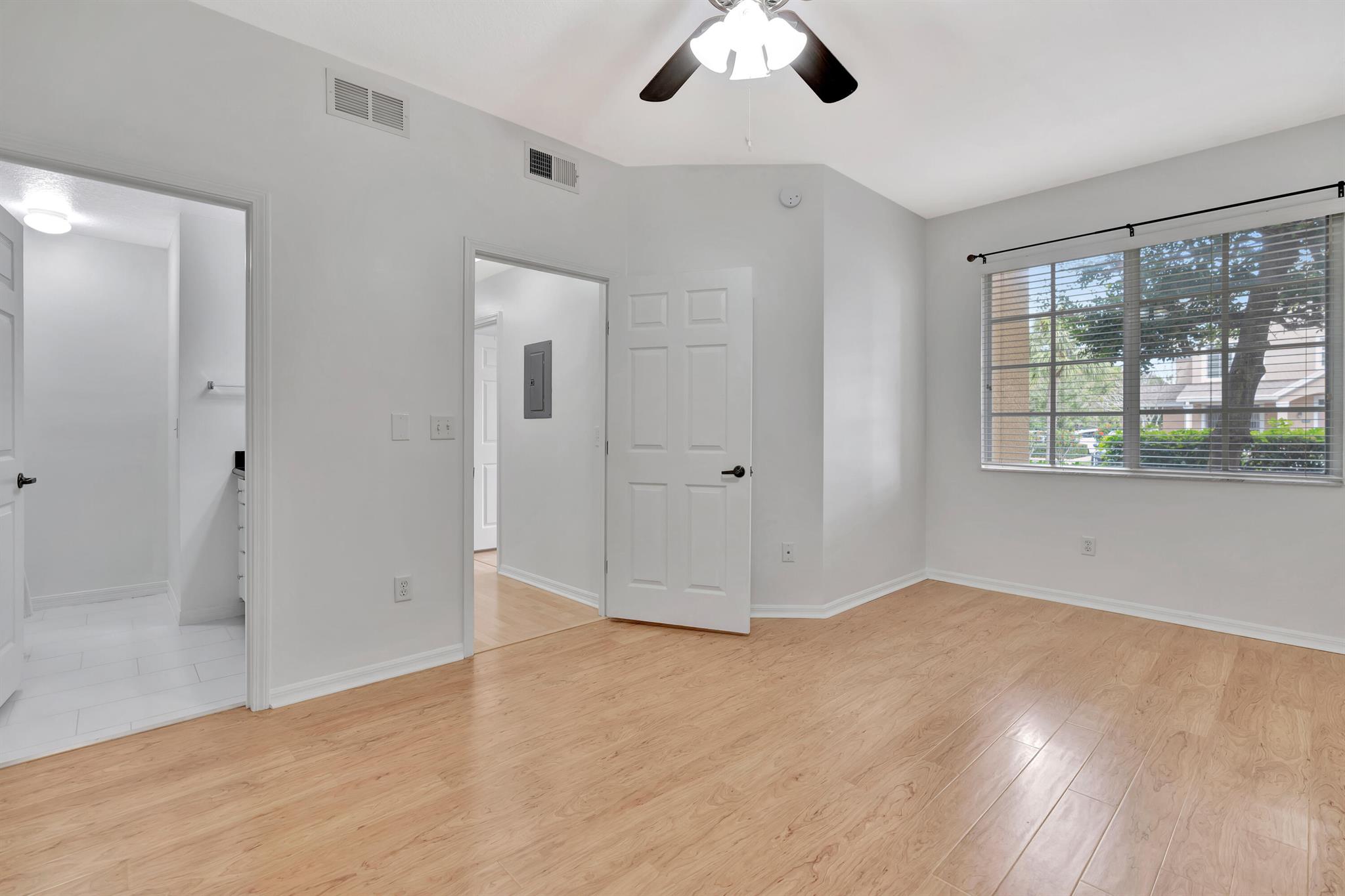 COURTYARDS AT WILLOUGHBY - Residential