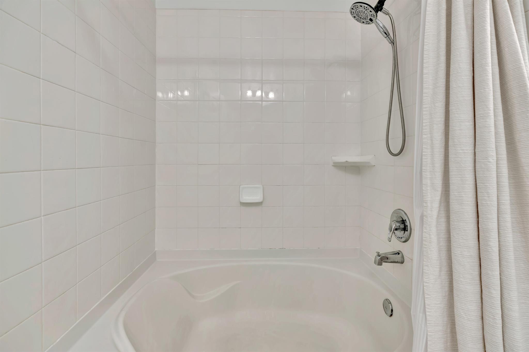 COURTYARDS AT WILLOUGHBY - Residential