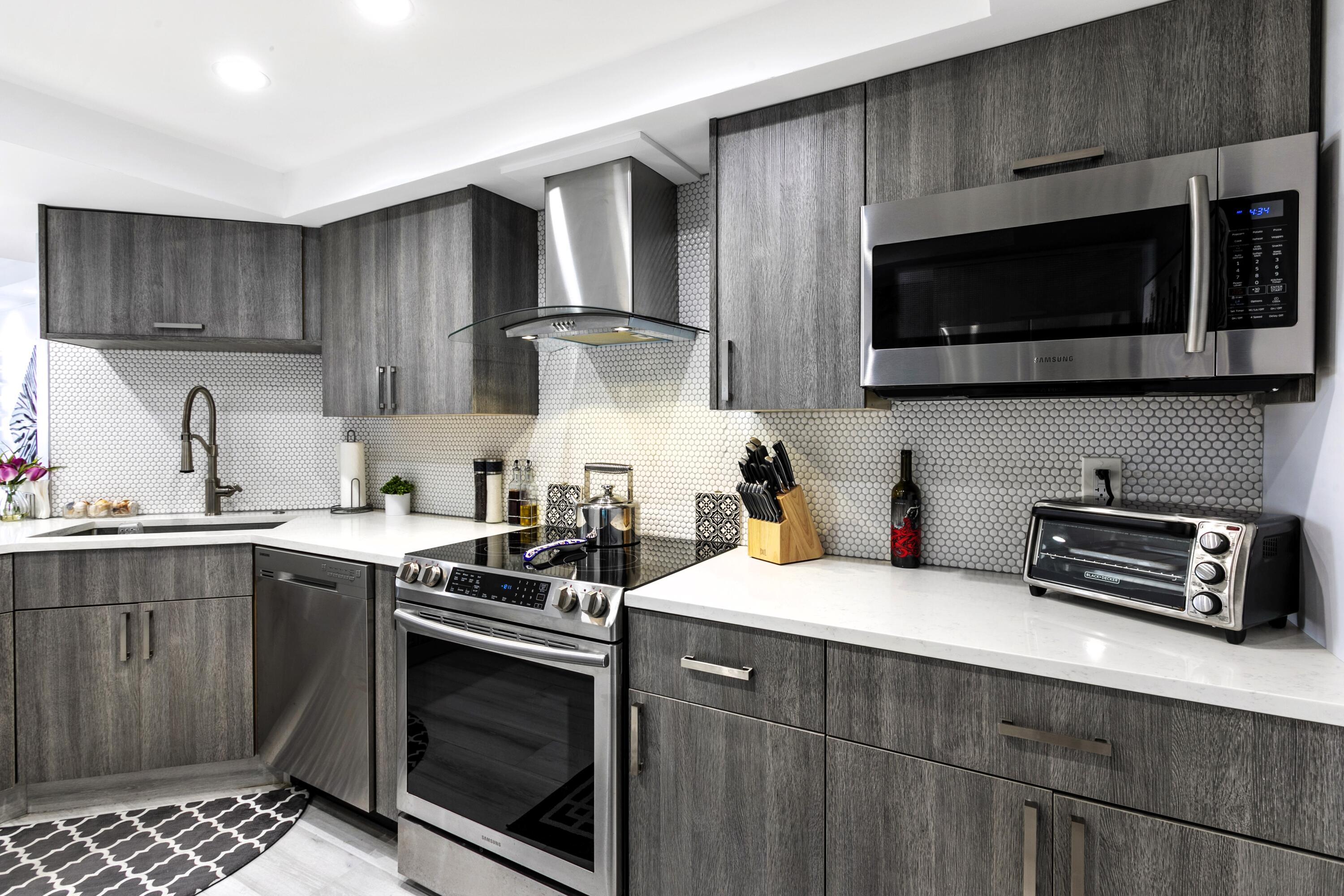 LANDS OF THE PRESIDENT CONDO 3 - Residential Lease