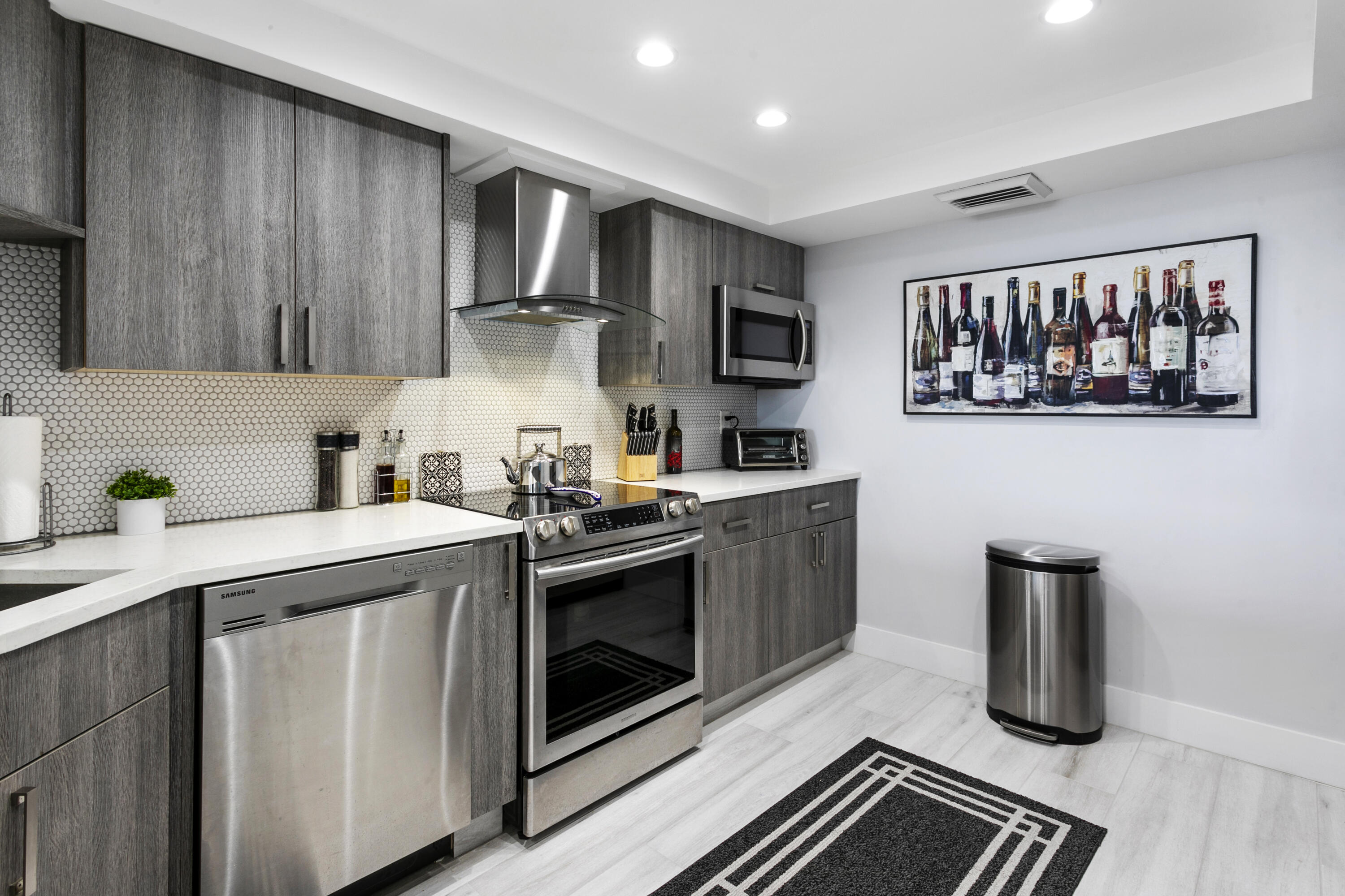 LANDS OF THE PRESIDENT CONDO 3 - Residential Lease