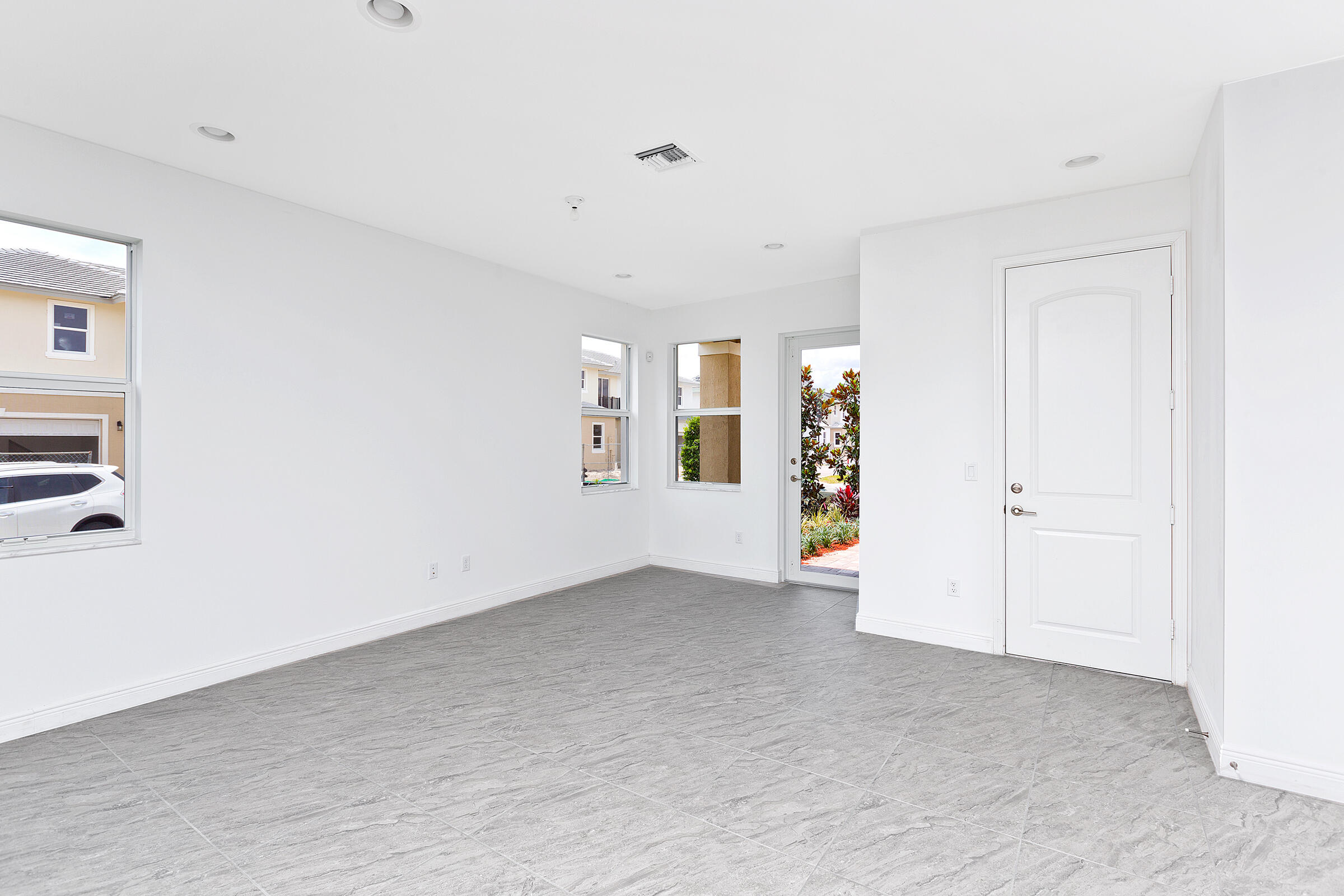 6961 Pines Circle 27