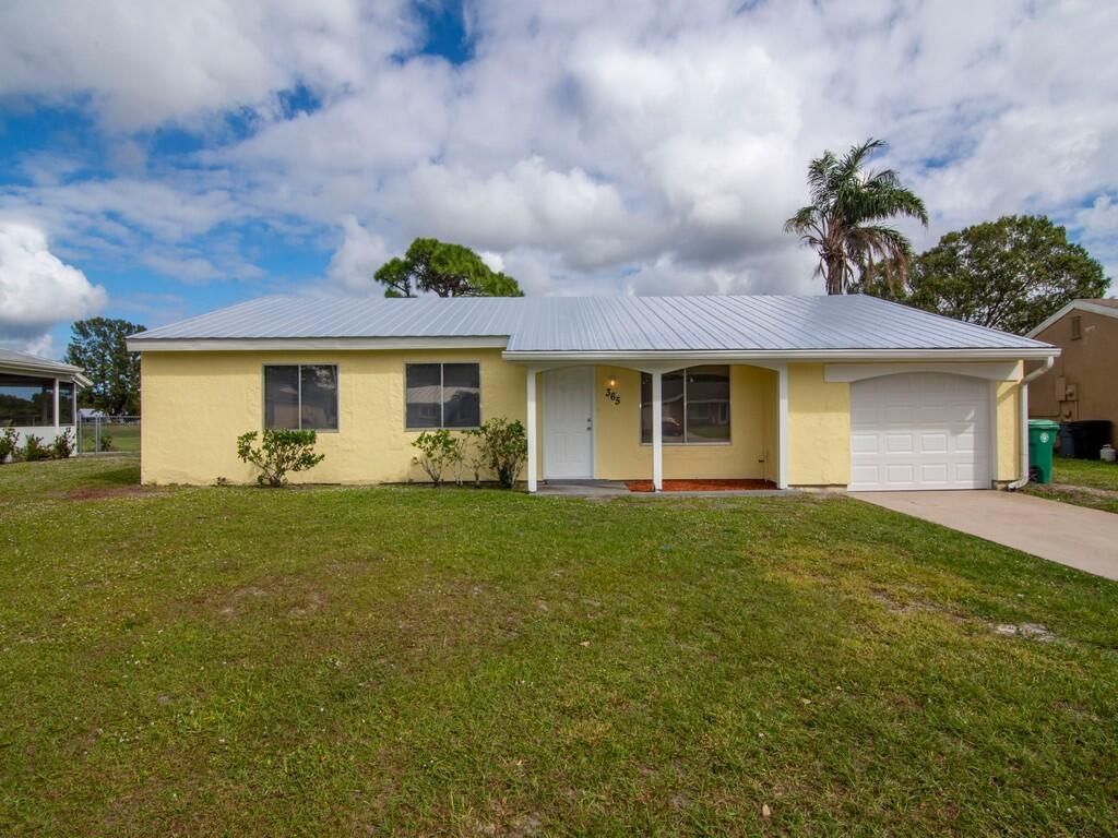 Photo of 365 SW Belmont Circle, Port Saint Lucie, FL 34953 (MLS # R11131136)