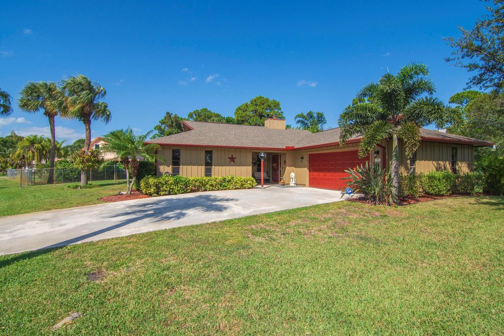Photo of 1702 Savannah Street, Fort Pierce, FL 34982 (MLS # R10932804)