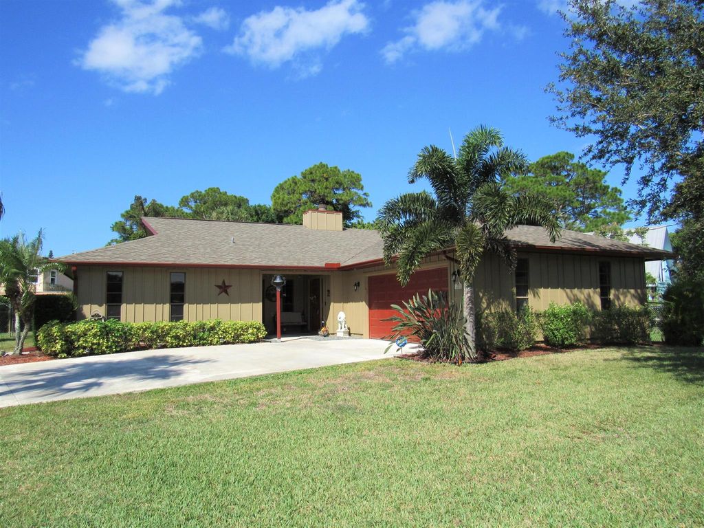 Photo of 1702 Savannah Street, Fort Pierce, FL 34982 (MLS # R10932804)