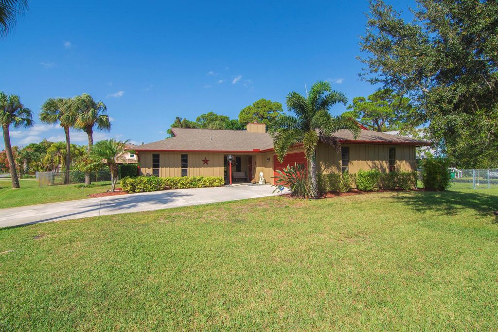 Photo of 1702 Savannah Street, Fort Pierce, FL 34982 (MLS # R10932804)