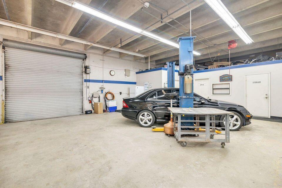 TUXEDO PARK - Commercial Sale