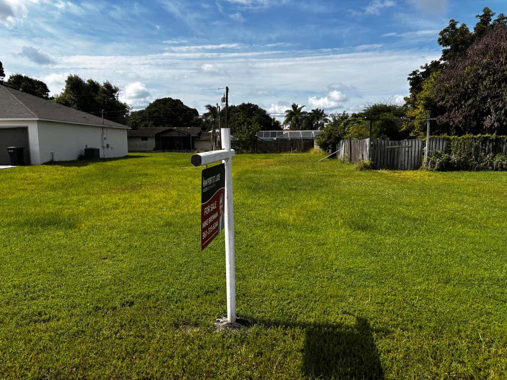 Photo of 1450 SW DEL RIO Boulevard, Port Saint Lucie, FL 34953 (MLS # B26058758)