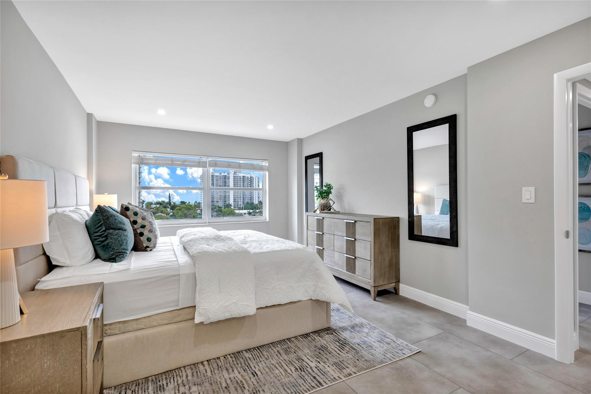 Lauderdale Tower - Residential