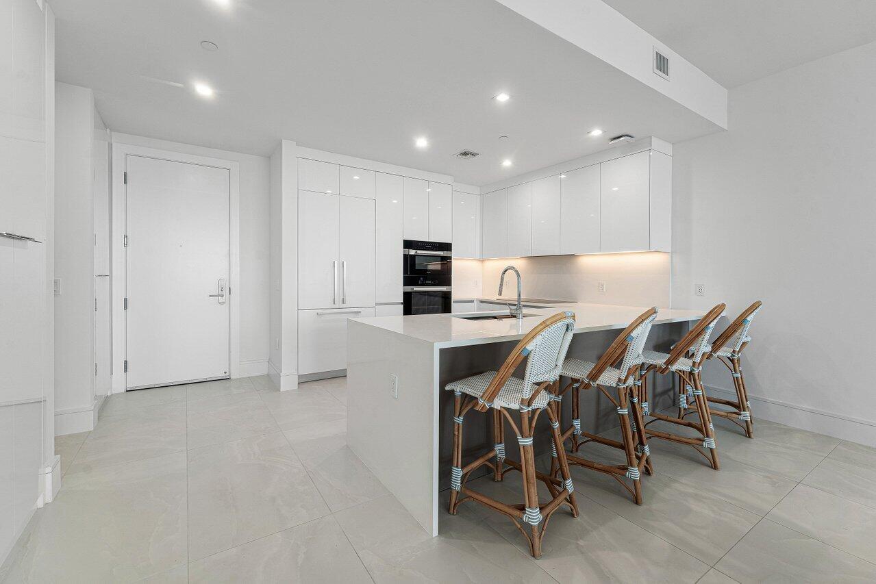 220 Lake Shore Drive 1817