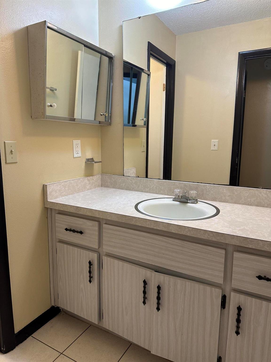 SILVER SPRINGS SHORES - Residential