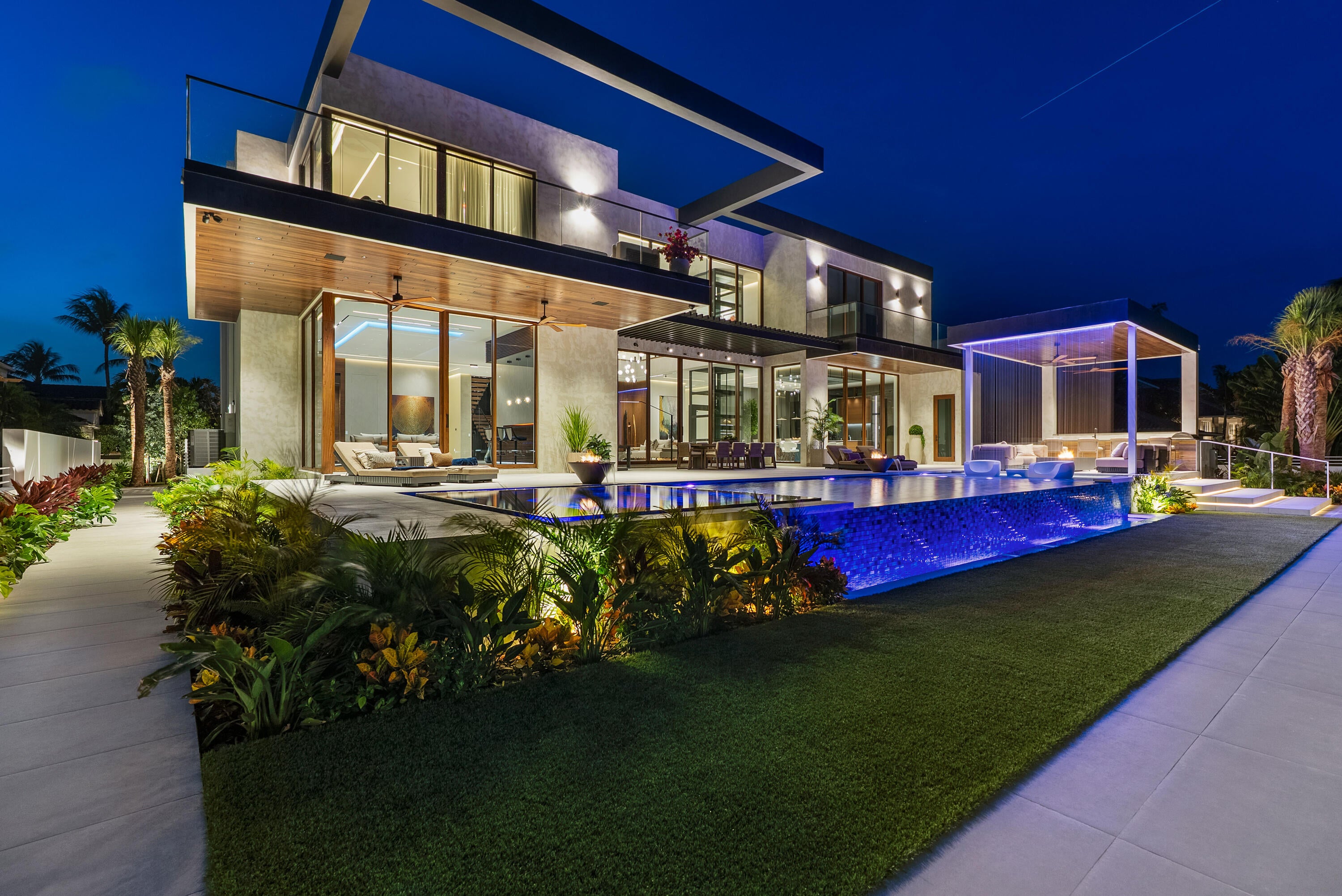 Unparalleled luxury new construction on 100 of prime Intracoastal fron – image 1