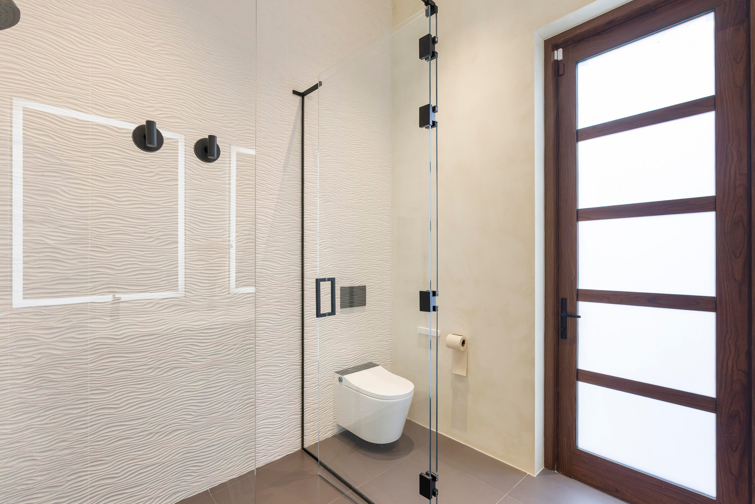 Unparalleled luxury new construction on 100 of prime Intracoastal fron – image 32