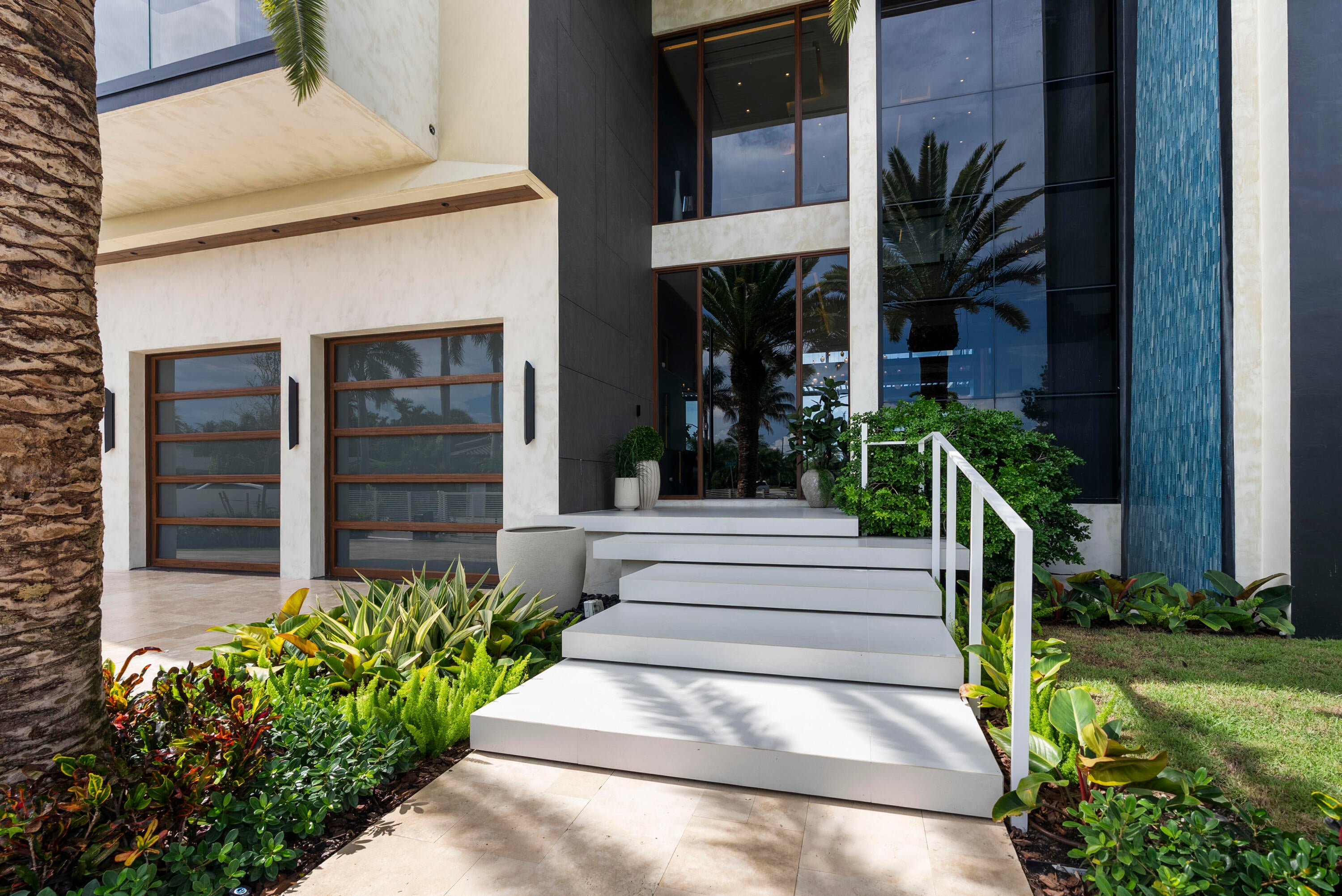 Unparalleled luxury new construction on 100 of prime Intracoastal fron – image 6