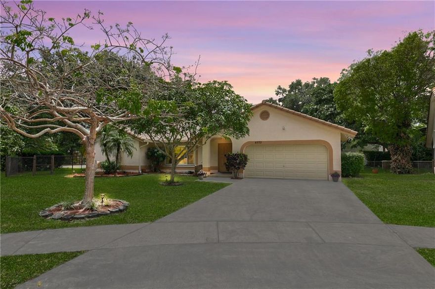 Motivated Seller! Bring all offers. Located in a cul-de-sac on one of the biggest lots in this neighborhood is this beautiful Winston Park 4/2 home. This home features an open kitchen with brand new stainless steel appliances to accommodate any company you invite over to your new home but still provides privacy with a true split floor plan between the primary bedroom suite and additional bedrooms! The party doesn't stop inside the house, so make your way into the fenced-in backyard to find a beautiful freeform pool with a matching jacuzzi. With fantastic features like the A/C from 2019, Roof in 2008, Pool & jacuzzi w/outdoor shower- 2013 Impact windows & sliders, with screened in patio, 1/4 acre corner lot, cabana bath this listing is truly a gem! Take a look for yourself and Be Friendly!