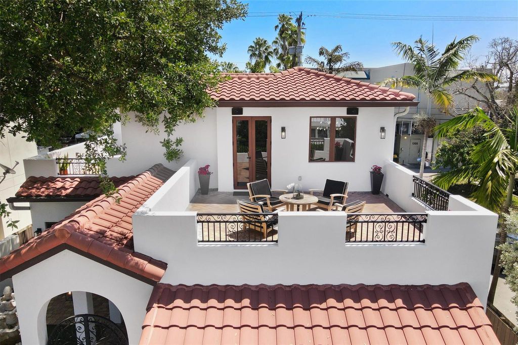 Photo of 1312 SE 2nd Court, Fort Lauderdale, FL 33301 (MLS # F10425472)