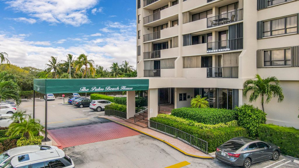 Photo of 5600 N Flagler Drive #Ph103, West Palm Beach, FL 33407 (MLS # B26018203)