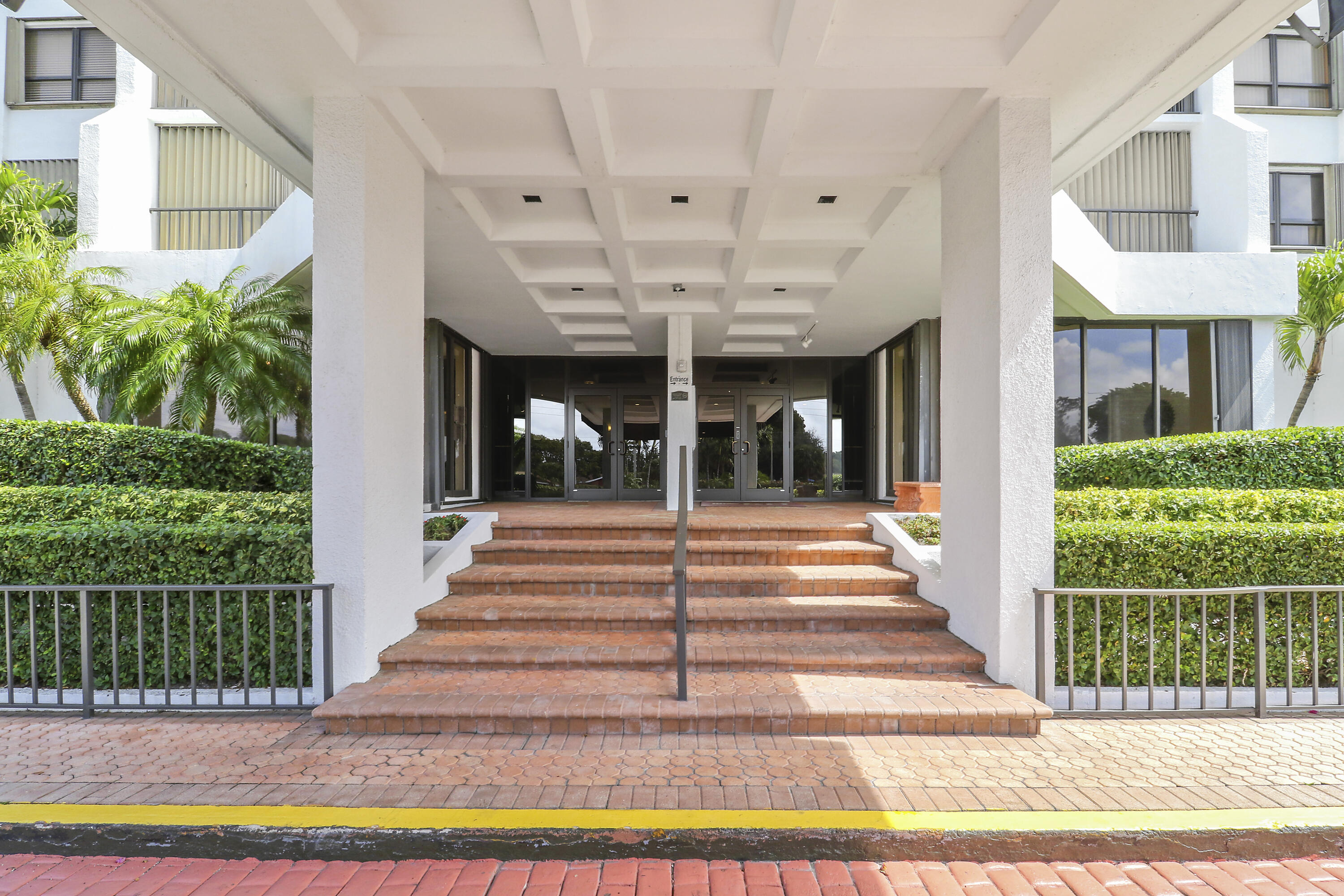 PALM BEACH HOUSE CONDO - Residential Lease