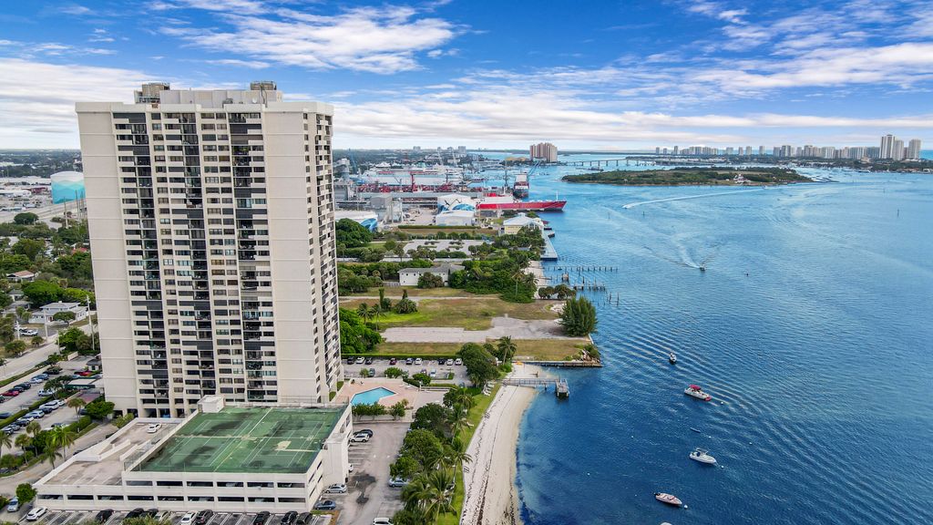 Photo of 5600 N Flagler Drive #Ph103, West Palm Beach, FL 33407 (MLS # B26018203)