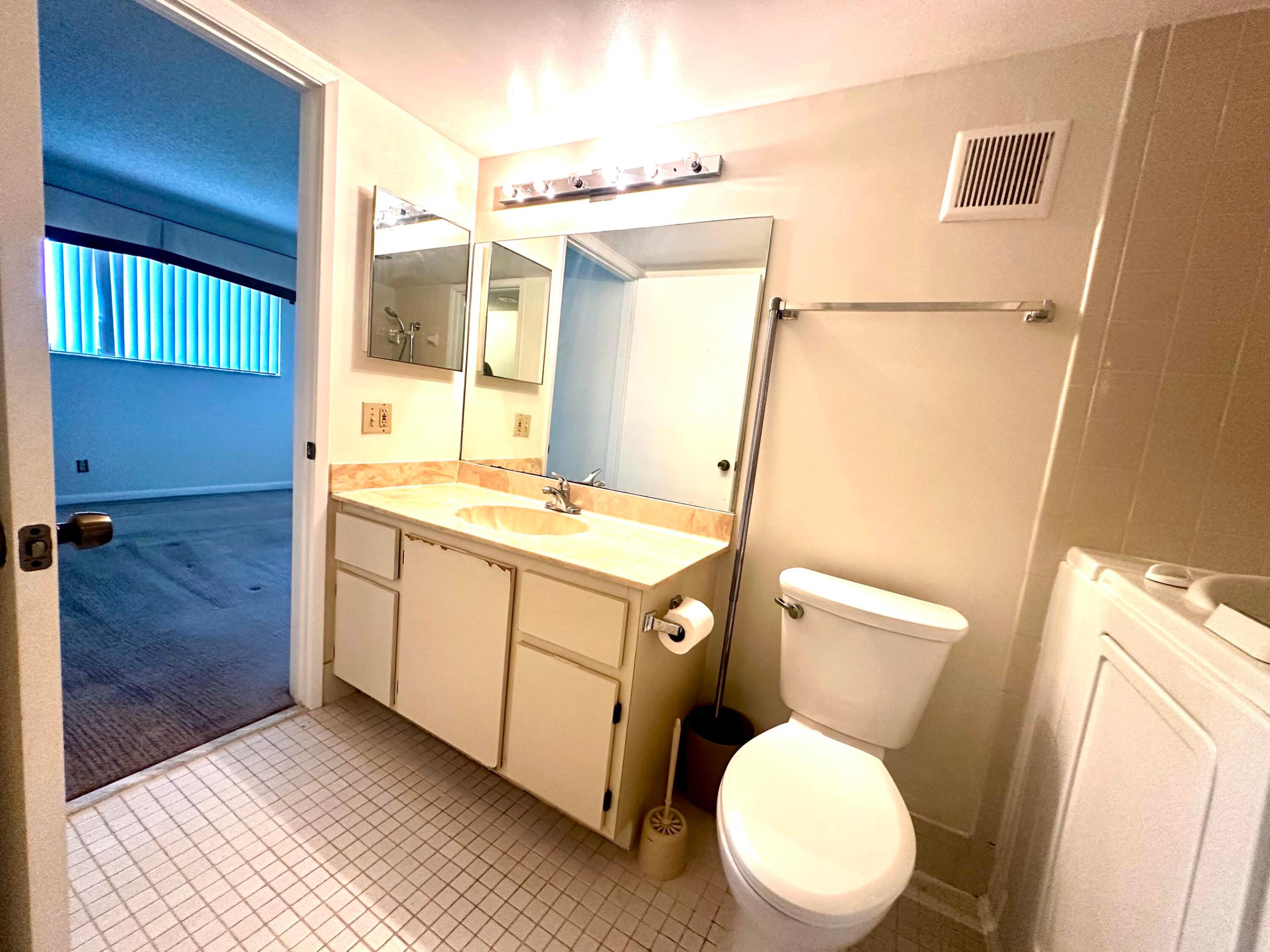 HUNTINGTON LAKES SEC THREE CONDOS - Residential