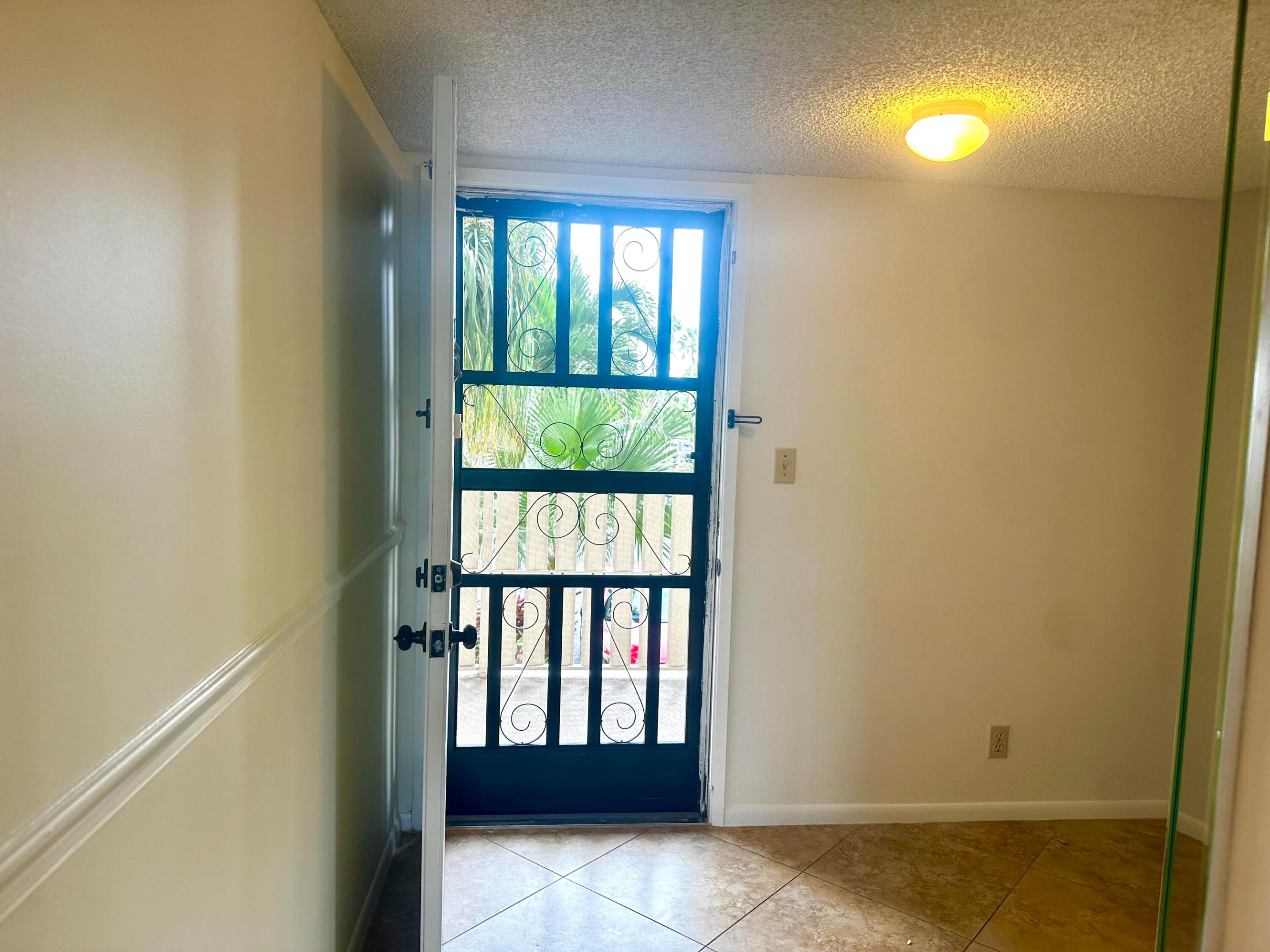 HUNTINGTON LAKES SEC THREE CONDOS - Residential