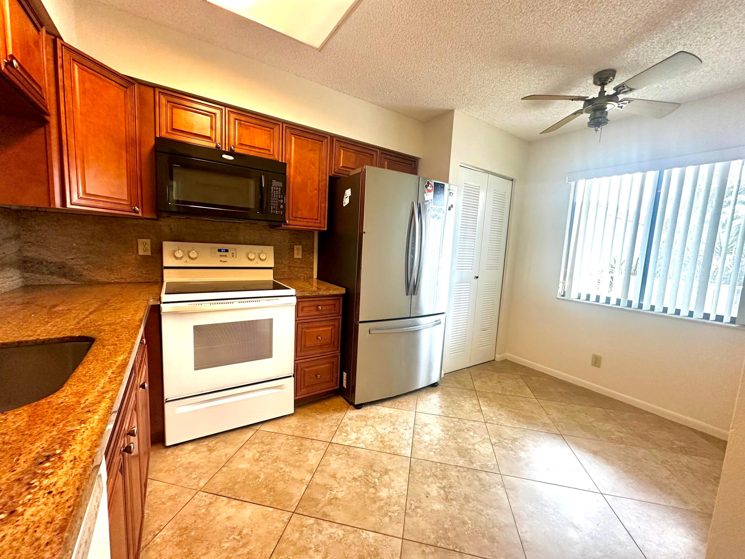 HUNTINGTON LAKES SEC THREE CONDOS - Residential
