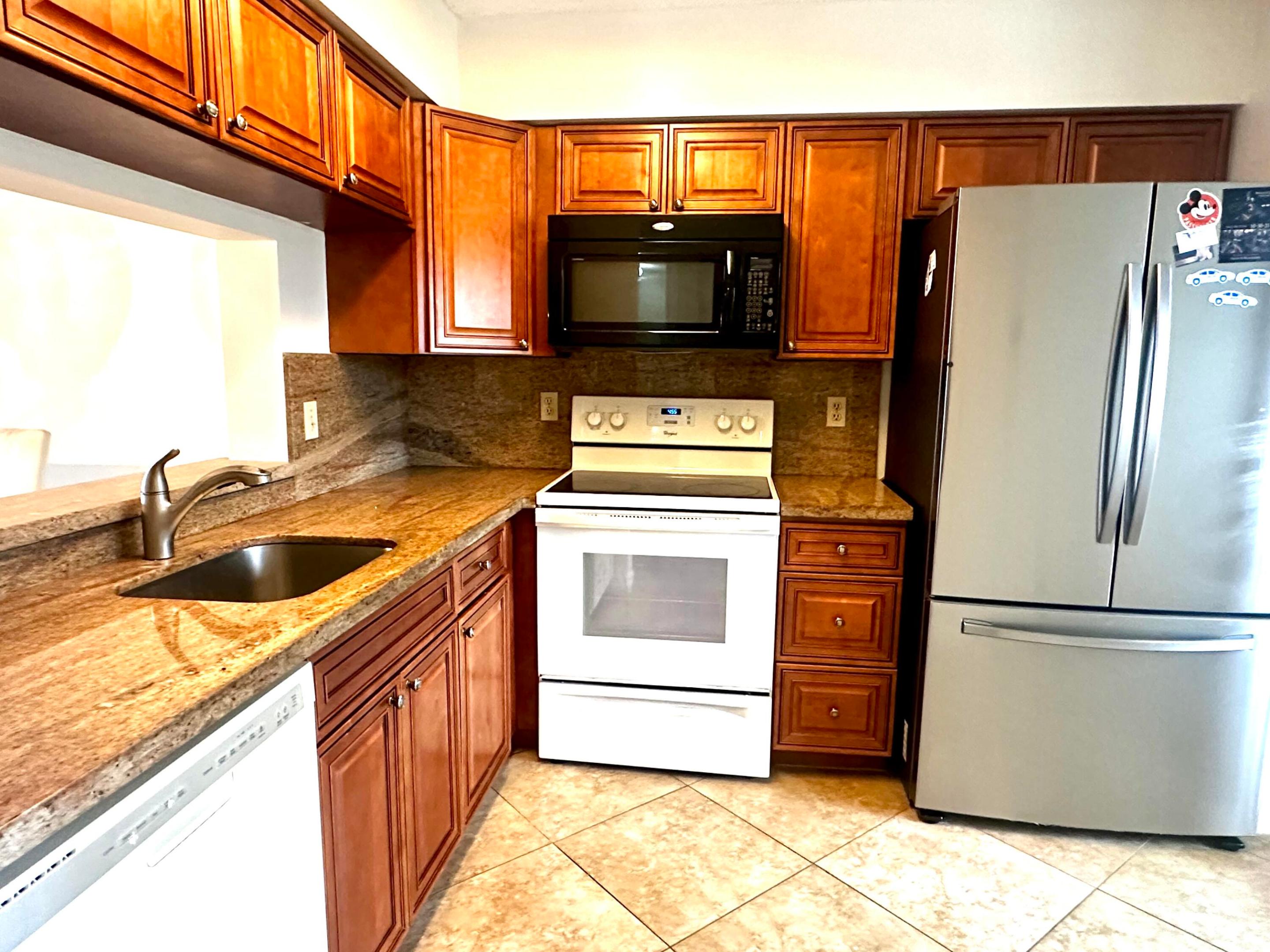 HUNTINGTON LAKES SEC THREE CONDOS - Residential