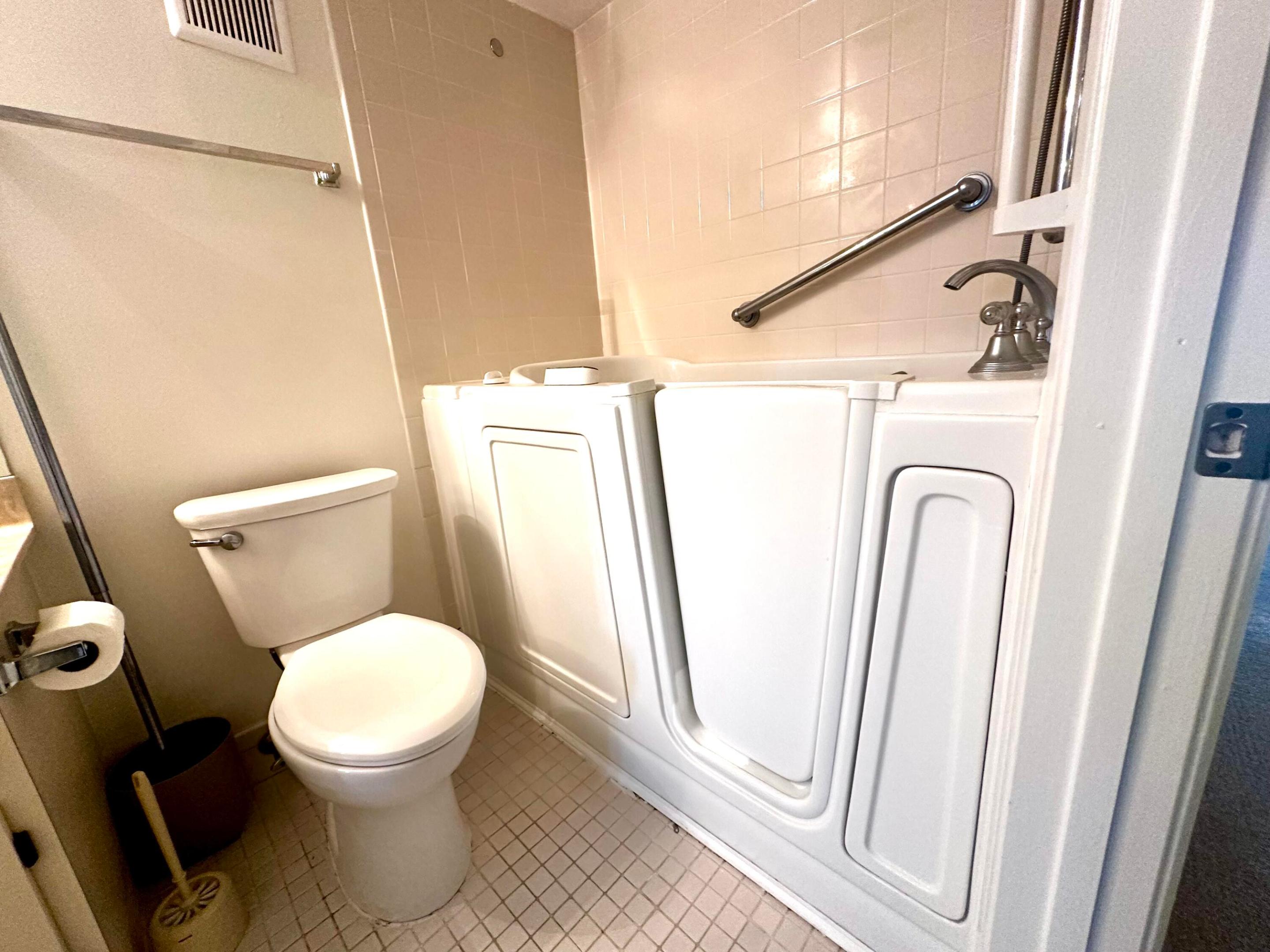 HUNTINGTON LAKES SEC THREE CONDOS - Residential