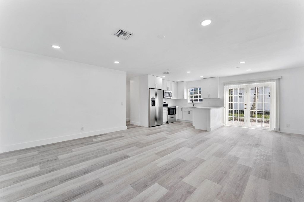 Photo of 210 NE 6th Street, Deerfield Beach, FL 33441 (MLS # B26003156)