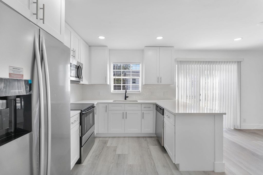 Photo of 210 NE 6th Street, Deerfield Beach, FL 33441 (MLS # B26003156)