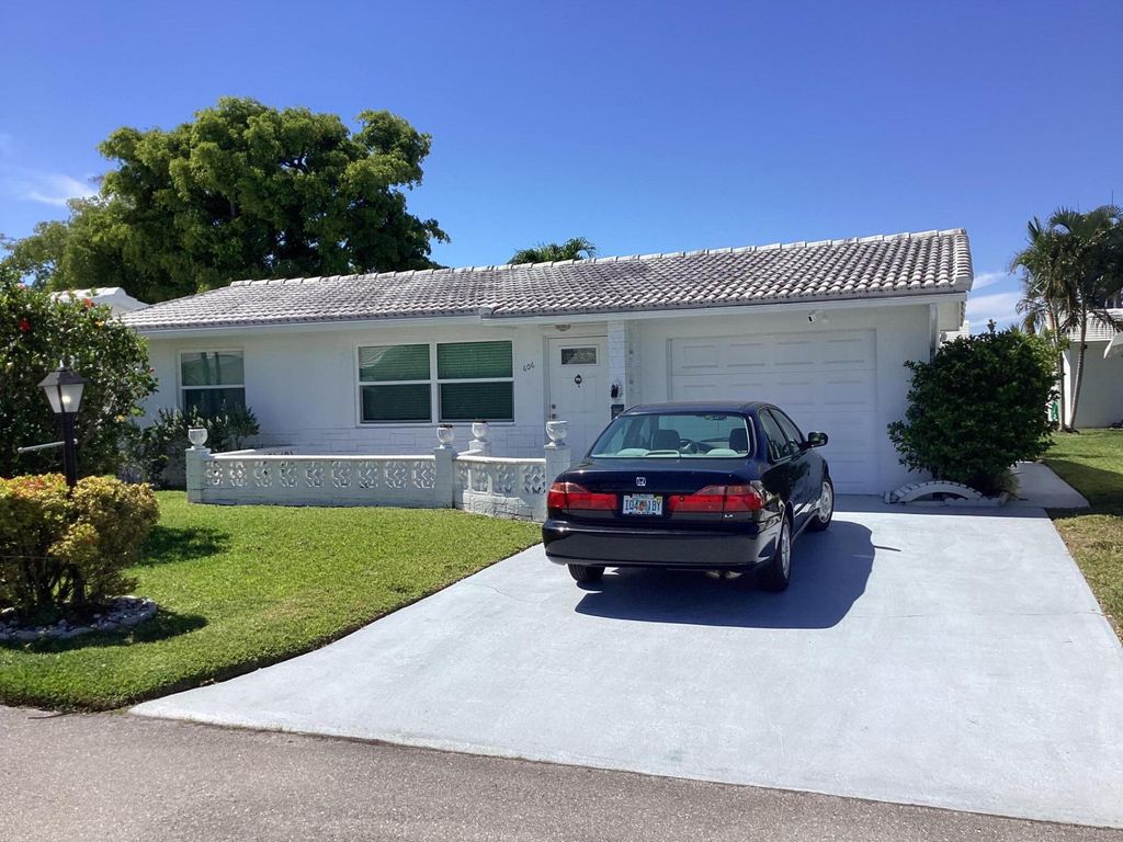 Photo of 606 SW 15th Street, Boynton Beach, FL 33426 (MLS # R11074794)
